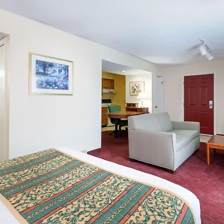 Hawthorn Suites By Wyndham Dearborn/Detroit-3
