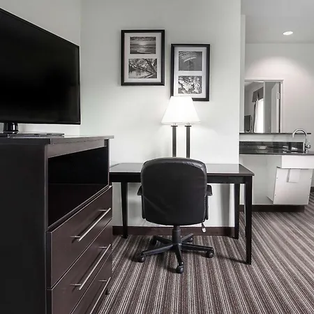 Days Inn & Suites By Wyndham Dallas-3