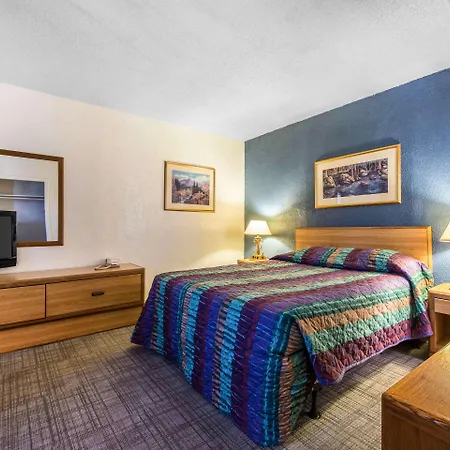 Rodeway Inn & Suites-2