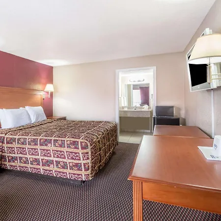 Days Inn By Wyndham San Antonio Splashtown/Att Center-2