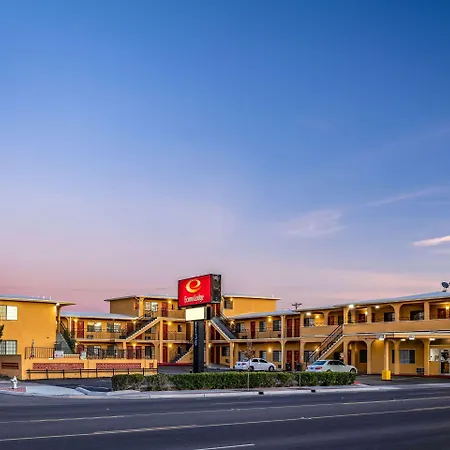 Econo Lodge University-3
