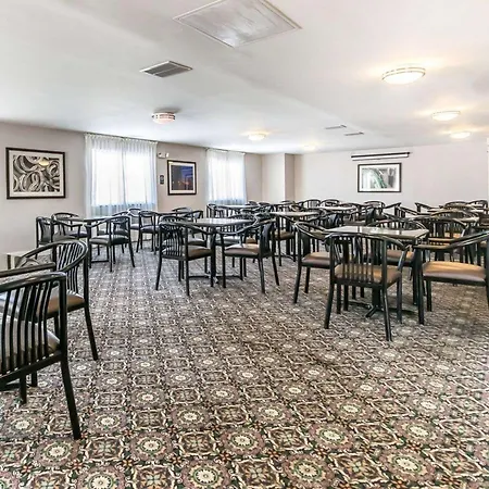 Quality Inn & Suites University-Airport-2