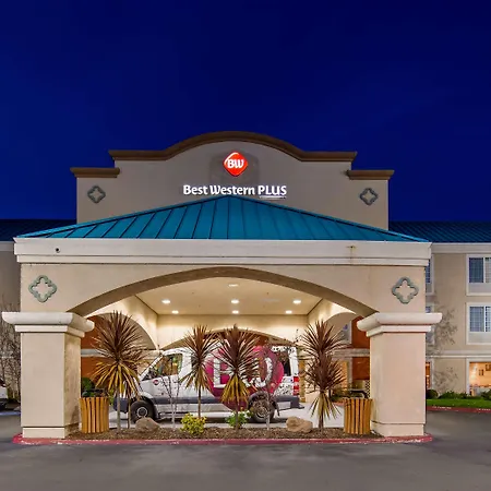 Best Western Plus Airport Inn & Suites-2