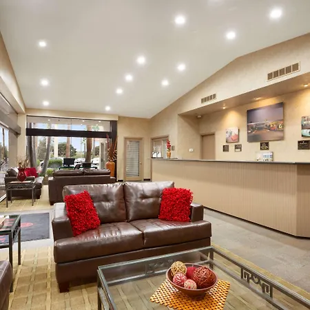 Ramada By Wyndham San Diego North Hotel & Conference Center-2
