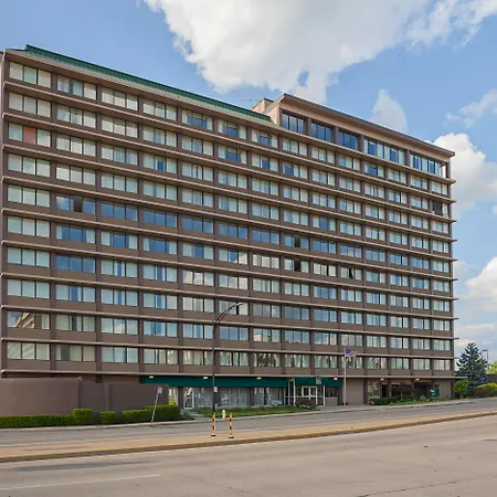 Quality Inn & Suites Cincinnati Downtown Area-2