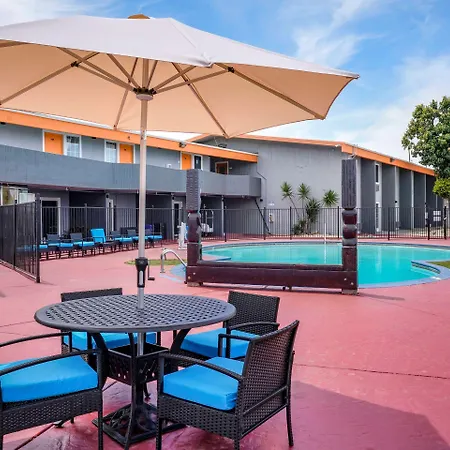 Clarion Pointe Fresno Near Yosemite-2