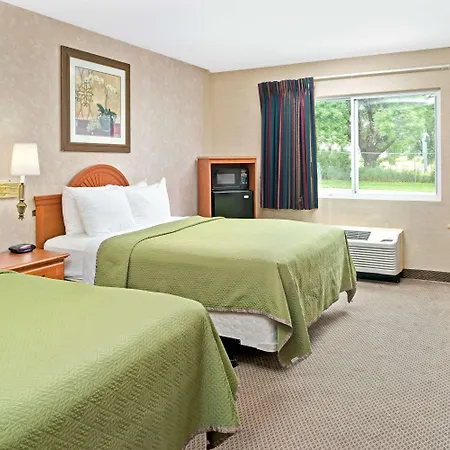 Travelodge By Wyndham Lincoln Airport I-80-3