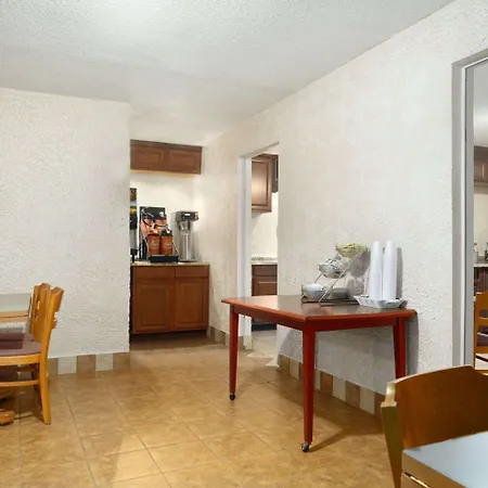 Days Inn By Wyndham Brunswick/St. Simons Area-2