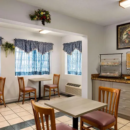 Microtel Inn & Suites Lincoln-3