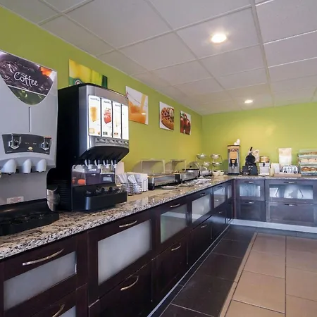 Quality Inn & Suites Airport-3