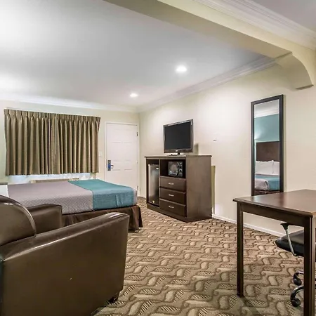 Rodeway Inn & Suites-3