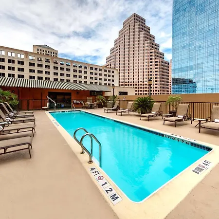 Hampton Inn & Suites Austin - Downtown-2