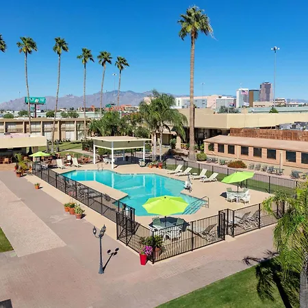 Ramada By Wyndham Tucson-3