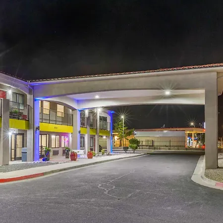 Econo Lodge West - Coors Blvd-2