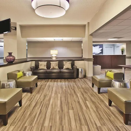 La Quinta Inn & Suites By Wyndham Charleston Riverview-2