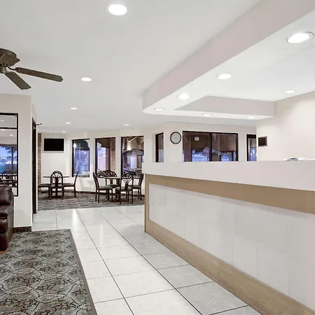 Baymont Inn & Suites San Marcos-2