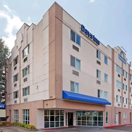 Days Inn By Wyndham Seatac Airport-3