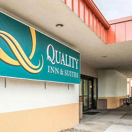 Quality Inn & Suites Kansas City I-435N Near Sports Complex-2