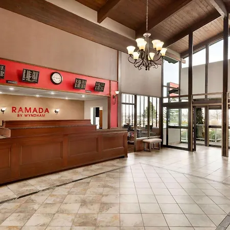 Ramada By Wyndham Spokane Airport-3