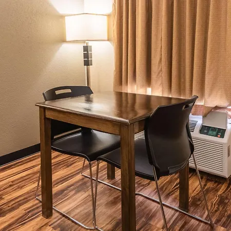 Econo Lodge Hillsboro I-35-3