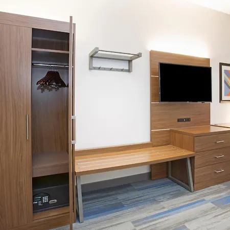 Holiday Inn Express Kansas City - At The Legends! By Ihg-3