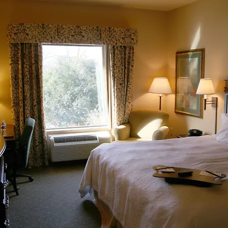 Hampton Inn & Suites Fredericksburg-2