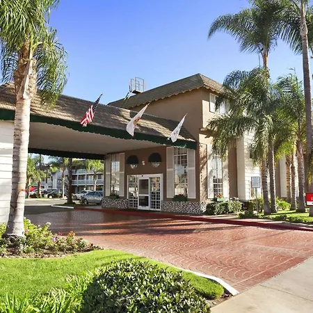 Ramada By Wyndham Costa Mesa/Newport Beach-2