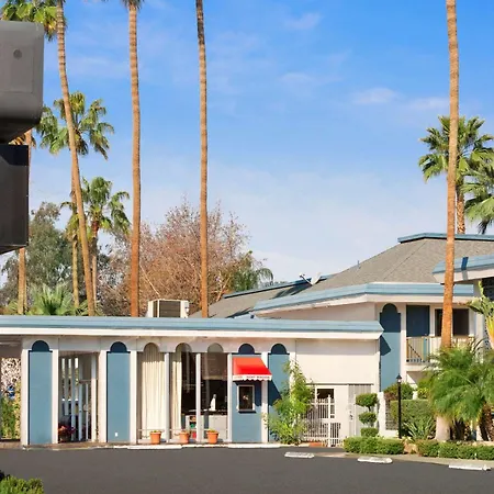Travelodge By Wyndham Bakersfield-3
