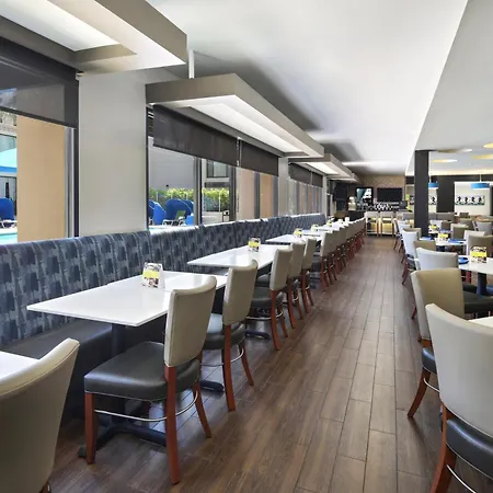 Holiday Inn Hotel & Suites Anaheim By Ihg-3