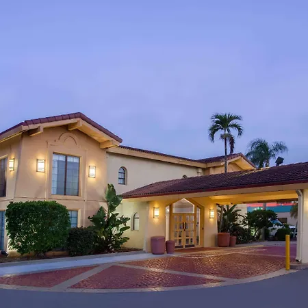 Baymont By Wyndham Fort Myers Central-3