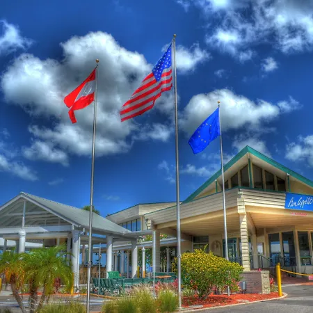 Best Western Plus Yacht Harbor Inn-2