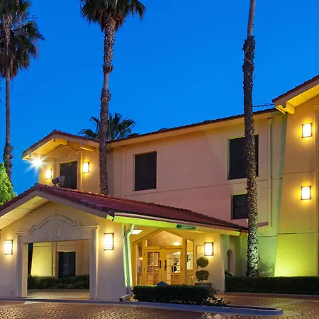 La Quinta Inn & Suites By Wyndham San Bernardino-3