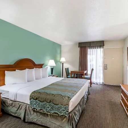 Baymont By Wyndham Sarasota-2