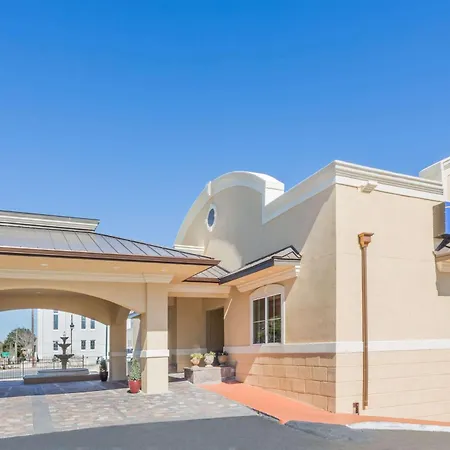 Days Inn By Wyndham Pensacola - Historic Downtown-2