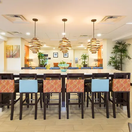 Hampton Inn Daytona Beach/Beachfront-2