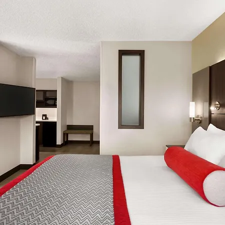 Ramada By Wyndham Suites Orlando Airport- Free Airport Shuttle-3