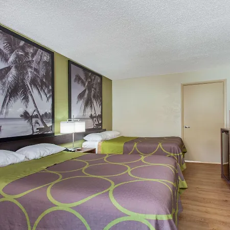 Super 8 By Wyndham Clearwater/Us Hwy 19 N-2