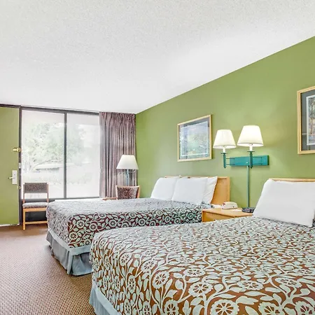 Days Inn By Wyndham Bradenton - Near The Gulf-3