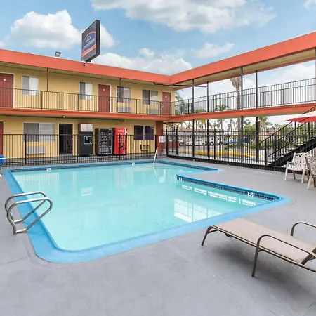 Howard Johnson Suites By Wyndham San Diego Chula Vista Bayfront-2