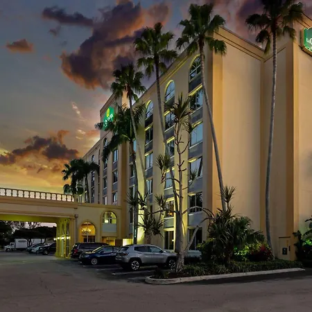 La Quinta By Wyndham West Palm Beach Airport-3