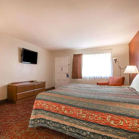 Rodeway Inn Fallbrook Downtown-2