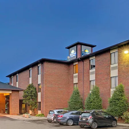 Days Inn & Suites By Wyndham Hickory-2