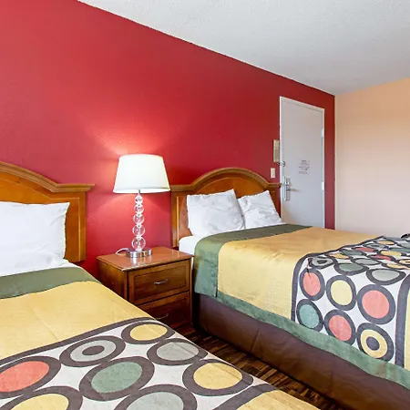 Econo Lodge Utica-2