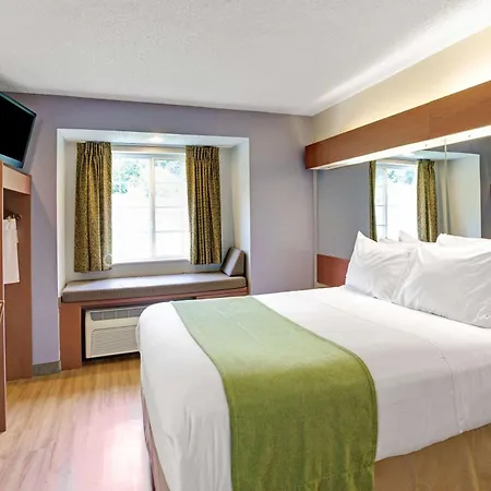 Microtel Inn & Suites By Wyndham Cherokee-3