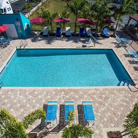 Days Inn By Wyndham Sarasota Bay-2