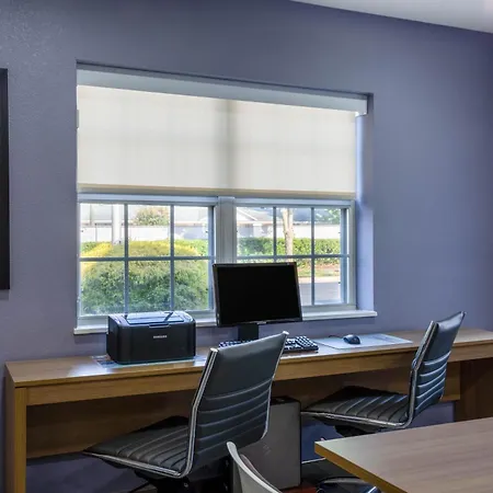 Microtel Inn & Suites By Wyndham Burlington-3