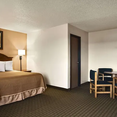 Travelodge By Wyndham Battle Creek-3
