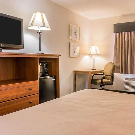 Quality Inn Grand Rapids North-2