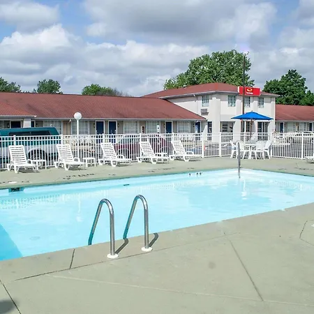 Econo Lodge Inn & Suites Sandusky South-3