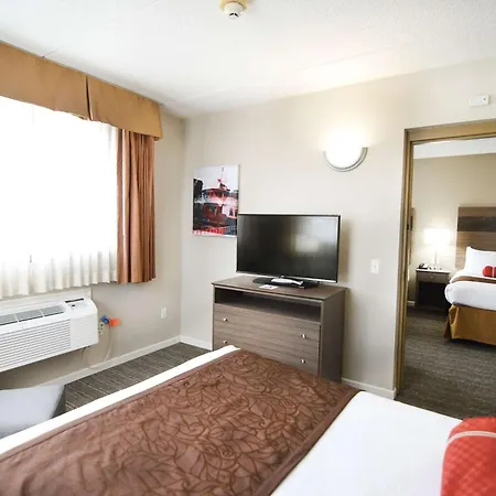 Best Western Plus Sandusky Hotel & Suites-2